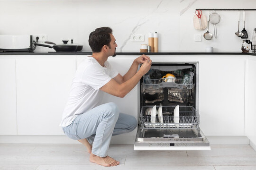 Kitchen Helpers, Dishwasher men